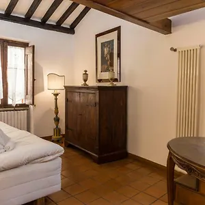 Apartment Behind Navona, Rome